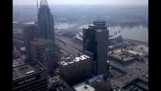preview picture of video 'Cincinnati Carew Tower observation deck looking do'