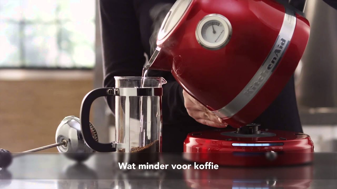 versus iets Peer KitchenAid Waterkoker 1.5 Liter Artisan Appelrood - 5KEK1522 kopen? |  Cookinglife