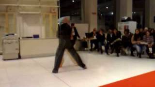 Taitango improvvisato da Giuseppe Lotito & Cristina Scimé (sfilata FIAT) .mp4