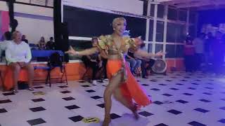 tres gotas de agua bendita -gloria Estefan social Izcalli