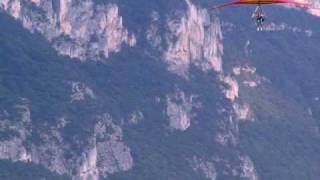 preview picture of video 'Hang gliding landing, Chindrieux, July 2009'