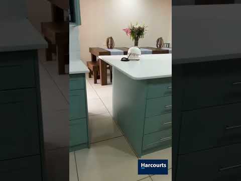 Casa moderna com uma charmosa casa de campo de 2,5 quartos e energia solar