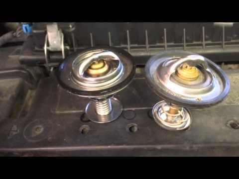 Ford 7.3 Powerstroke coolant leak. (Thermostat)