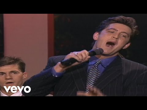 Bill & Gloria Gaither - The World Is Not My Home [Live] ft. Candy Hemphill Christmas, Ernie Haase