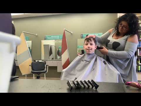 Getting a haircut Strem
