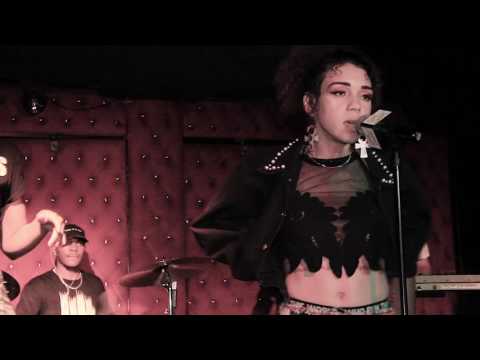 Cameo Adele Live in Long Beach singing "Sensation"