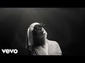 Sia - Chandelier (Live on SNL) 