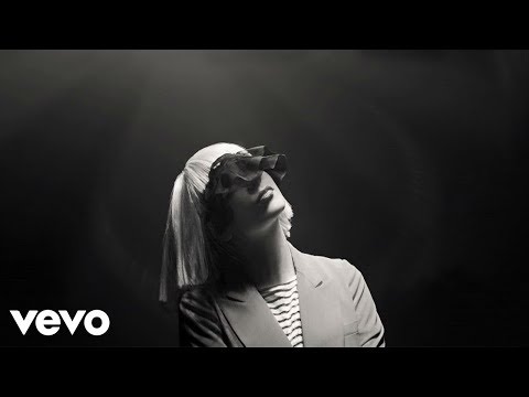 Sia - Chandelier (Live on SNL) thumnail