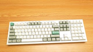 My Favorite Retro Mechanical Keyboard of 2025 | Keychron Q6 Max