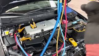 Refrigerant Recharge Liquid in High Side Engine Off. Lexus CT 200H  470g.