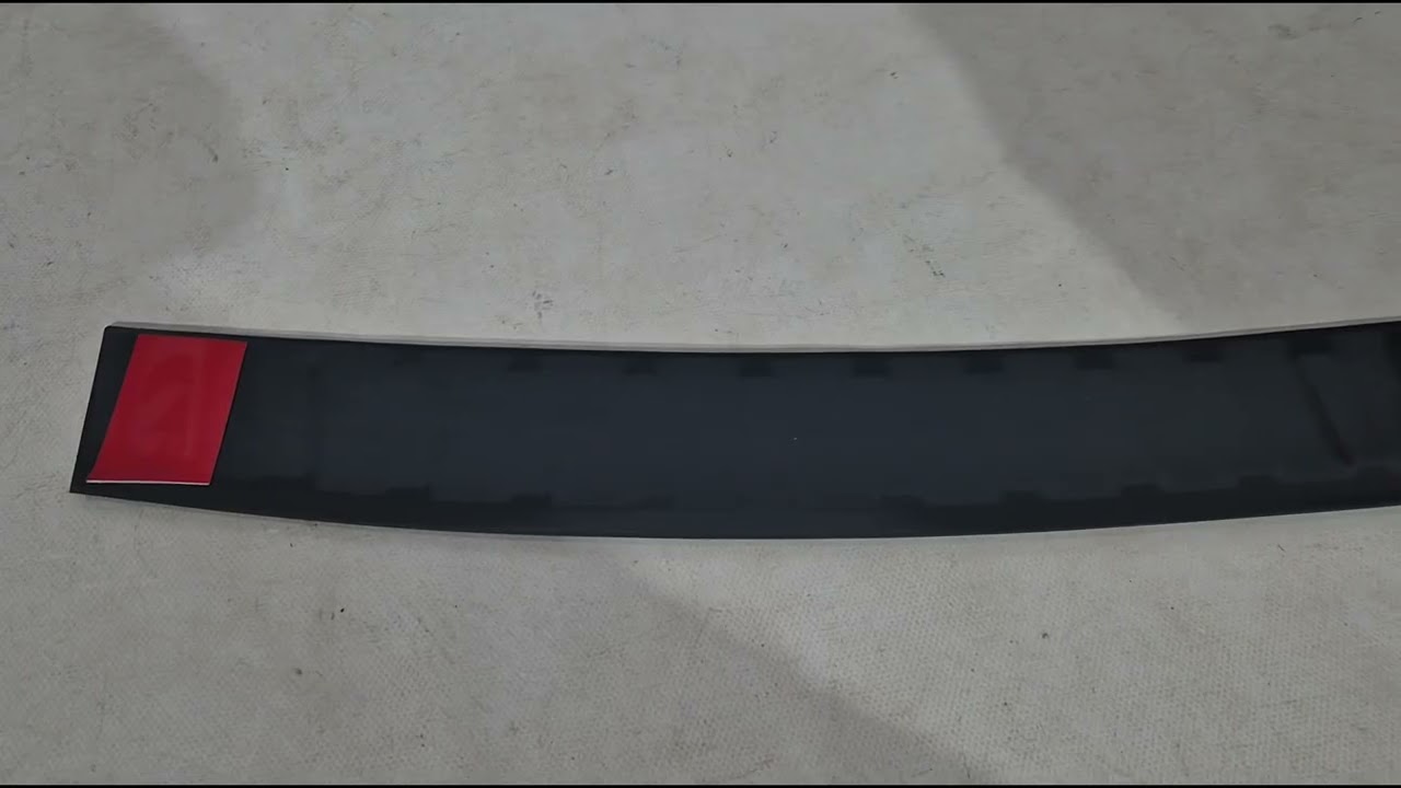 Volkswagen Caddy 2004-2010 гг. Накладка на задний бампер с загибом DDU (мат) Video 1