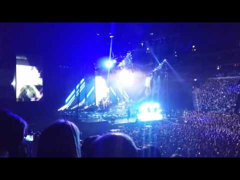 Ellie Goulding - On My Mind, Praha 30.1.2016  Live