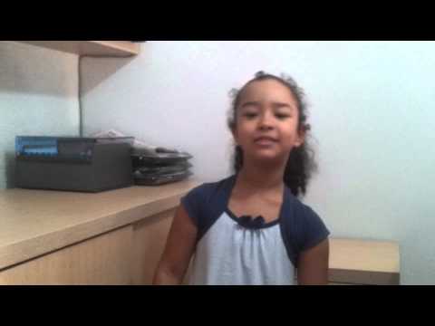 Maria Eduarda cantando m�sica do Carrossel