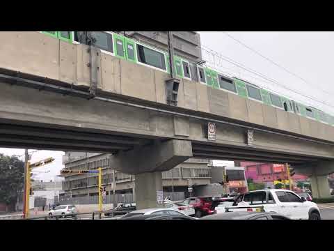 Metro de Lima Subway Train arrives at Estación La Cultura