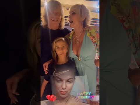 ENZO PAOLO TURCHI: torta di compleanno con CARMEN RUSSO e la figlia Maria 💗