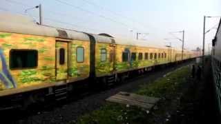 preview picture of video 'Indian Railways WAP7 led DEE-YPR AC Duronto overtakes JAT-SC Spcl'