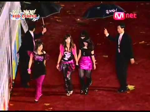KARA   071117 M K M F Red Carpet