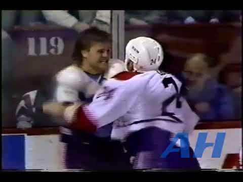 NHL Oct. 19, 1992 Montreal Canadiens v St. Louis Blues (R) Lyle Odelein v Kelly Chase