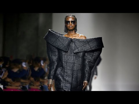 Viktor & Rolf Haute Couture Fall/Winter 2022/23