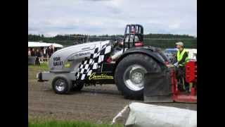 preview picture of video 'Tractor Pulling Piikkiö 2009'
