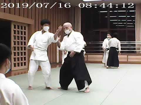 合気道鉄石会　袖取り　捌き