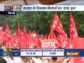 Red flags cover road as Kisan Rally begins in Delhi