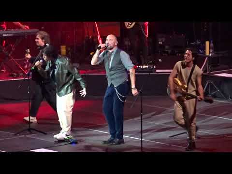 Santiago Cruz feat. TIMO - Conquistar el planeta. En vivo en Bogotá Abril 21 2023. Movistar Arena.