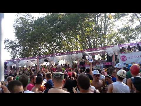 Carro Pat Farrel Zurigo Street Parade 2012