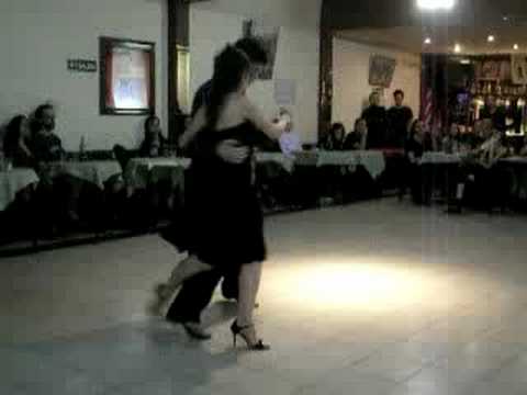  Federico Naveira  and  Inés Muzzopappa  are  dancing  to  the  vals  "  La Tapera  "