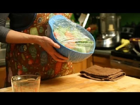 How to Keep a Lettuce & Tomato Salad Fresh for Two Days : Fresh Salads