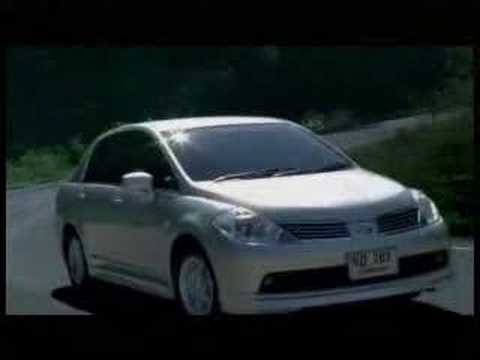 Превью видео о Автомобиль Nissan Tiida Latio 2007 года серебряный во Владивостоке.