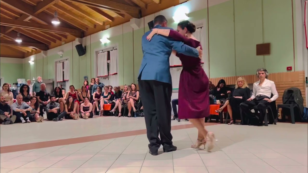Show Barbara Carpino e Claudio Forte @LaMaquinaTangueraCarrara  Milongon al Fienile di Viareggio 3/5 vals