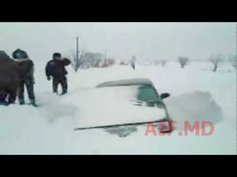 Снегът затрупа Молдова