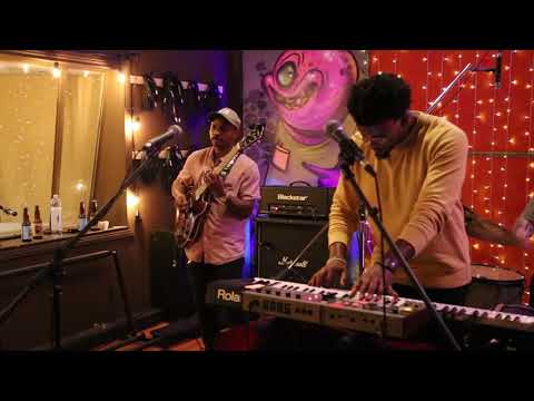 Weird Music Studios | Live | Olde Frnds