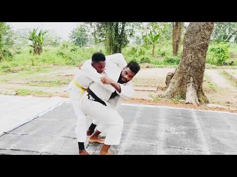 O-goshi par LM4 3e dan de Judo Jujitsu
