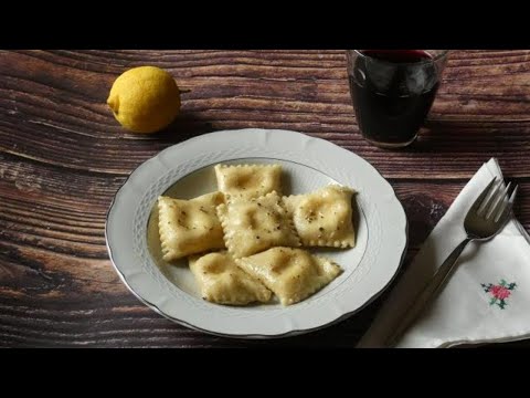 RAVIOLI DI RICOTTA E LIMONE/ LEMON AND RICOTTA RAVIOLI/ RAVIOLI DE RICOTTA Y LIMรN