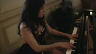 Téa shares a 'SECRET' (by Madonna) at Hotel Vancouver