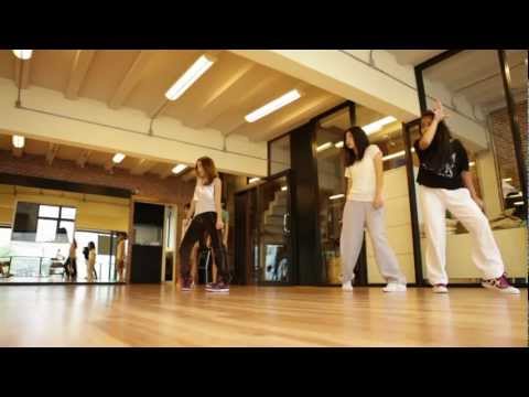 download lagu mp3 mp4 D Dance School, download lagu D Dance School gratis, unduh video klip D Dance School