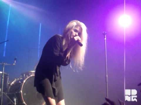 Sky Ferreira - Traces (Live at MTV CK One Party - São Paulo)