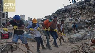 Voluntarios colaboran en los esfuerzos de recuperación tras los terremotos en Venezuela