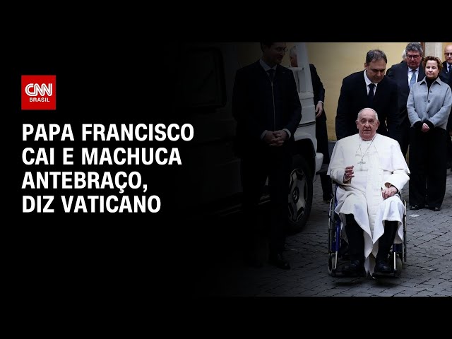 Papa Francisco cai e machuca antebraço, diz Vaticano | LIVE CNN