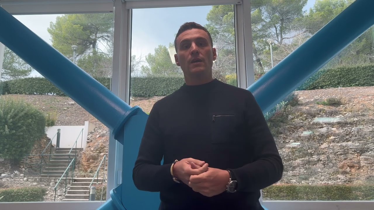 Watch video Offre d'emploi couple employés de maison entre Paris et Saint tropez en CDI et logement de fonction Offre d'emploi couple employés de maison entre Paris et Saint tropez en CDI et logement de fonction