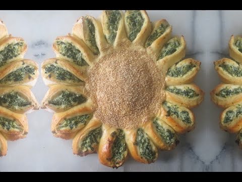 , title : 'Sunflower Spinach Pie Recipe - A Pretty Twisted Bread - Solsikke formet brød med spinat FROZEN FEVER'
