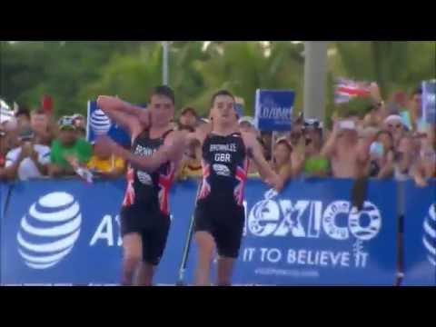 Brownlee sacrifices gold to help brother over the line