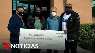 Un maestro mexicano que vivía en su auto recibe un regalo que le cambió la vida | Noticias Telemundo Un maestro mexicano que vivía en su auto recibe un regalo que le cambió la vida | Noticias Telemundo