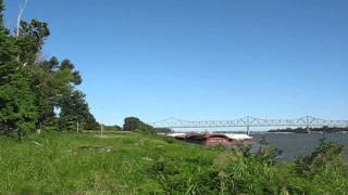 preview picture of video '360° view at state tripoint Illinois - Kentucky - Missouri - Ohio and Mississippi River confluence'