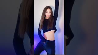 腰の振り方がエロ過ぎる(笑)セクシー過ぎてやばい♡