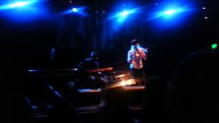 don't you mind people grinnin' in your face