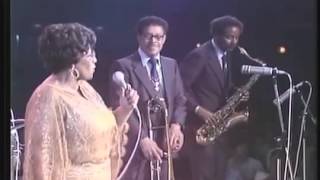 Countie Basie and Ella Fitzgerald - B and E   A tisket A tasket [Live]