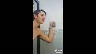 Héctor te estas bañando Con el tio nacho  xd